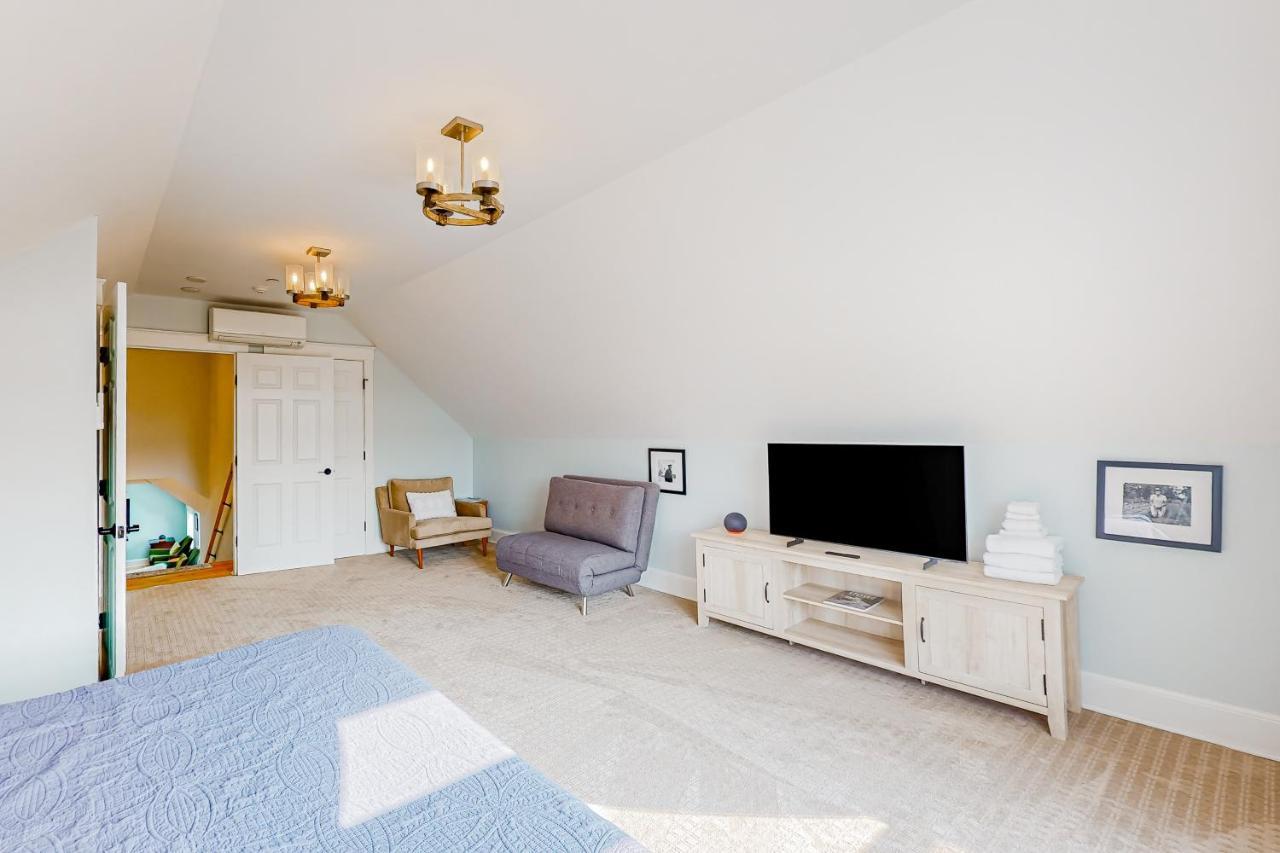 The Retreat - Suite #2 Waterbury Exteriör bild